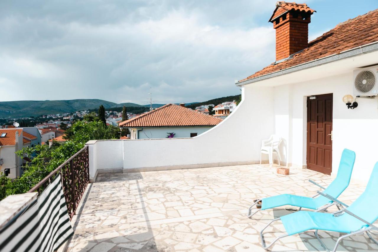 Studio-Appartements Emwey Трогир Экстерьер фото